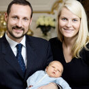 Crown Prince Haakon and Crown Princess Mette-Marit with the newborn Prince (Photo: Jo Michael)